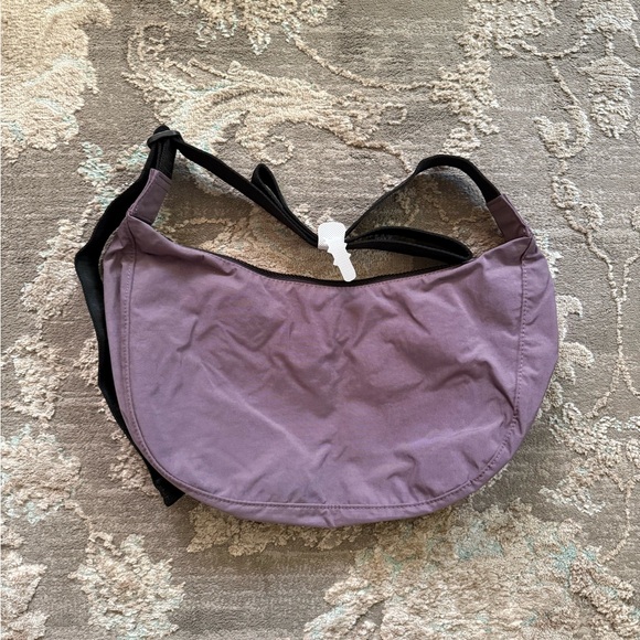 BAGGU Medium Nylon Crescent Bag in Dusty Violet - UO Exclusive - Picture 4 of 6